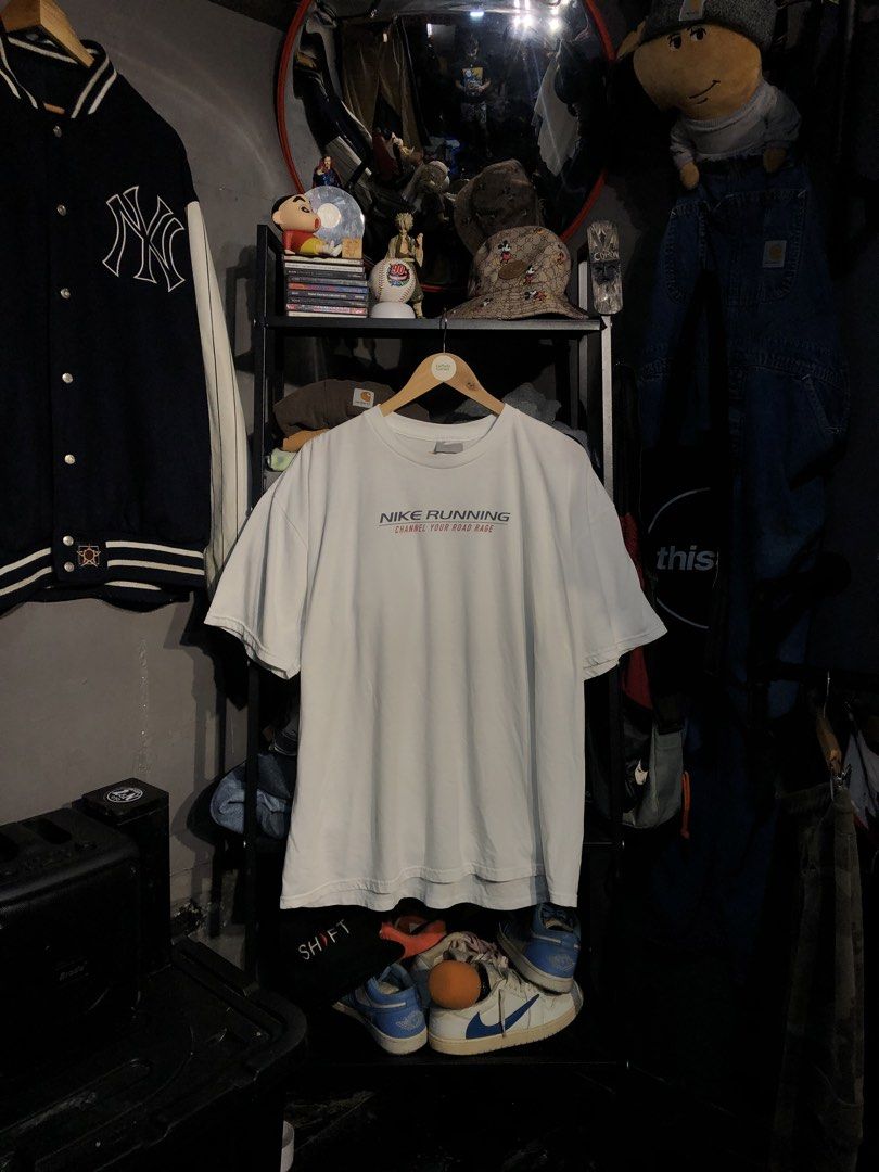 VINTAGE 90’s NIKE RUNNING GRAPHIC TEE (Category: Tshirts & Polo Shirts ) located in San Pablo. Submitted by genesisllo24149 (Listing ID 1470641040, Image 1). Description: VINTAGE 90’s NIKE RUNNING GRAPHIC TEE LENGTH -> 29.5 WIDTH -> 26.5 ISSUE -> NONE CONDITION -> EXCELLENT DM TO PURCHASE 📥 DISCLAIMER: - Please manage your expectations, posted items are preloved, used & thrifted -Actual color may vary due to lighting -Flaker will be posted.