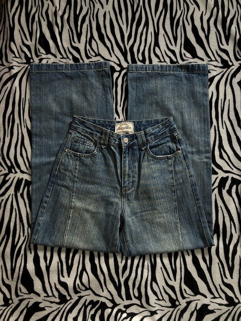 Vintage Baggy Pants (Category: Jeans) located in Muntinlupa City. Submitted by ksclocollection (Listing ID 1470573532, Image 1). Description: heavy fabric, better in person. Nice quality size: 26-27 length 40.5.