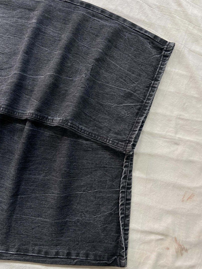 VINTAGE BLACK WASHED BAGGY PANTS (Category: Jeans) located in Bacolod City. Submitted by clerkhexx (Listing ID 1470611558, Image 3). Description: VINTAGE ACID BLACK WASHED BAGGY PANTS Brand: ADEN Measurements: Waist: 31 Lenght: 43.5 Thigh: 14.5 Leg Hole: 11.5 Mine: 600 Condition of this item 10 - color rate 10- no issue Check every photos for conditions of the item .