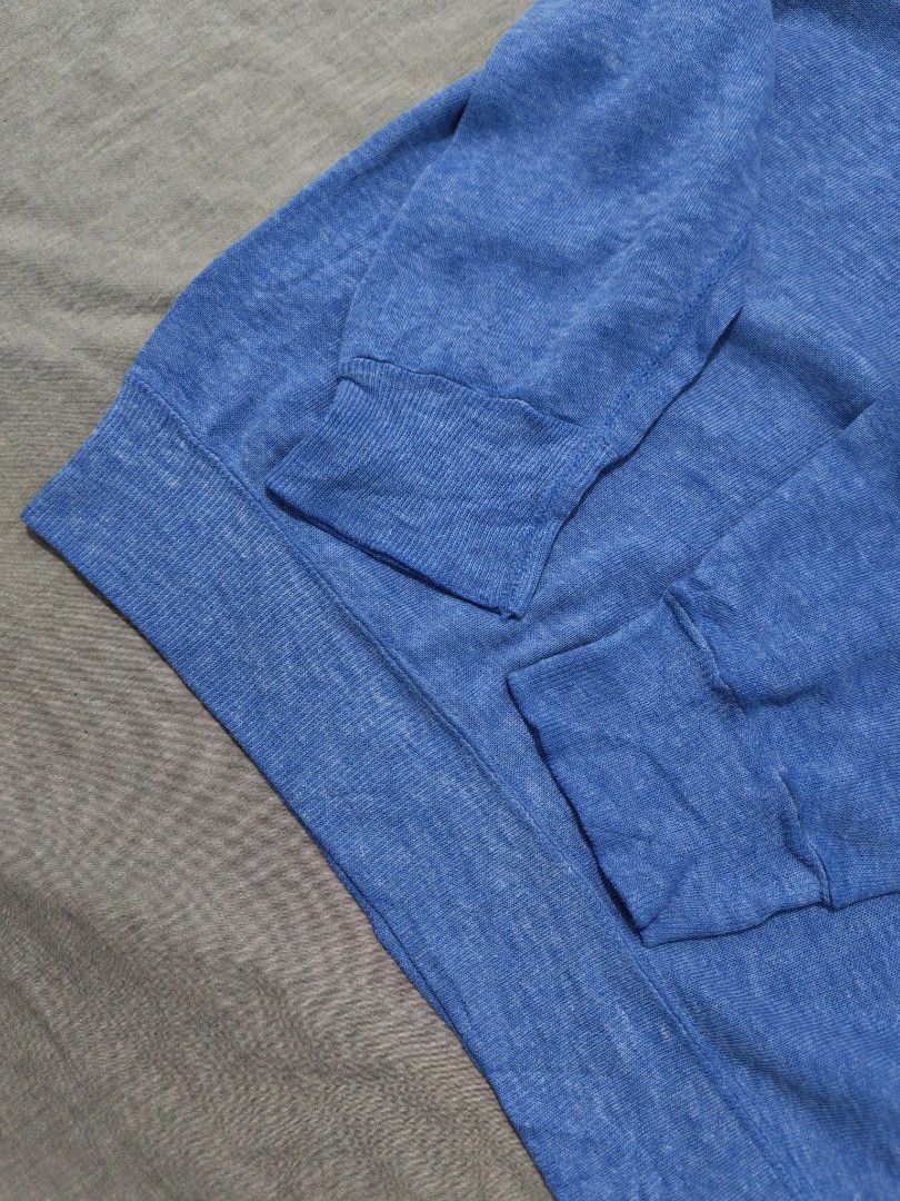Vintage Blank raglan sweatshirt (Category: Coats, Jackets and Outerwear) located in Baguio. Submitted by used_clothing2600 (Listing ID 1470656486, Image 3). Description: Vintage Blank raglan sweatshirt made in USA size small verygood condition pit to pit 19 length 26 P 780.
