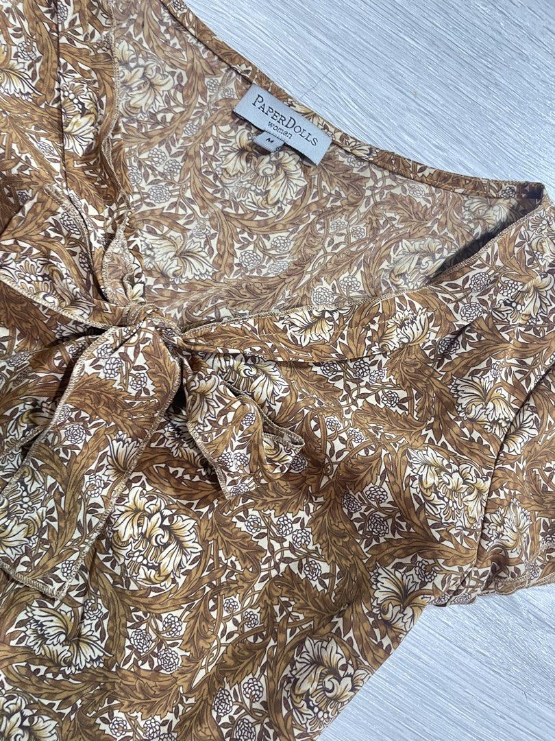 Vintage Brown Floral Pattern Blouse (Category: Blouses) located in Antipolo. Submitted by ziafinds.ph (Listing ID 1470596826, Image 2). Description: .