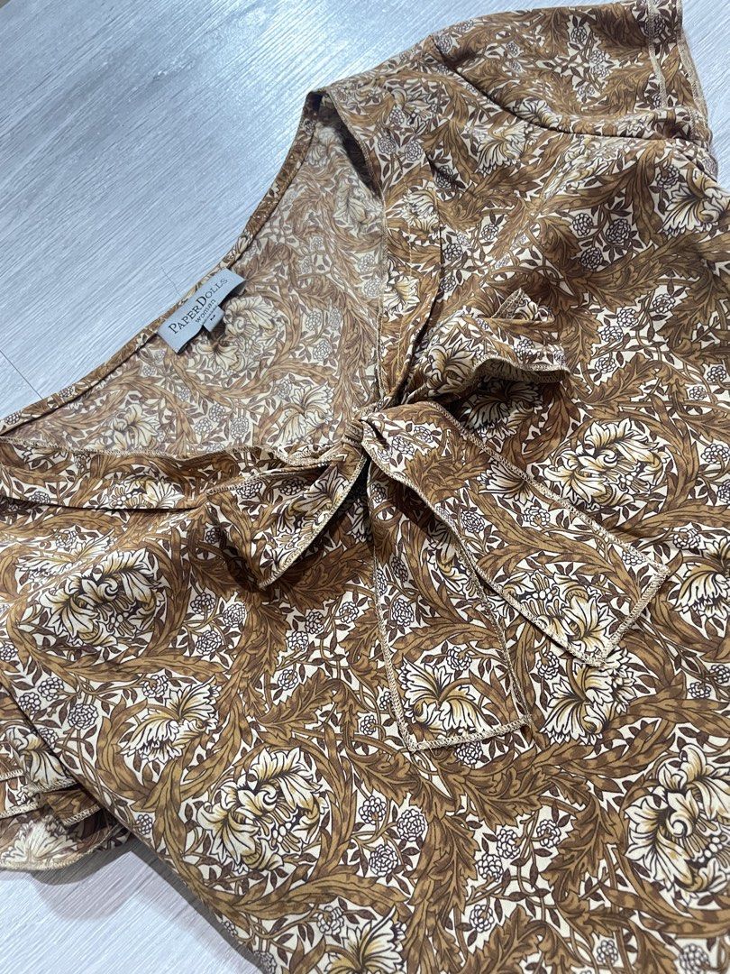 Vintage Brown Floral Pattern Blouse (Category: Blouses) located in Antipolo. Submitted by ziafinds.ph (Listing ID 1470596826, Image 3). Description: .
