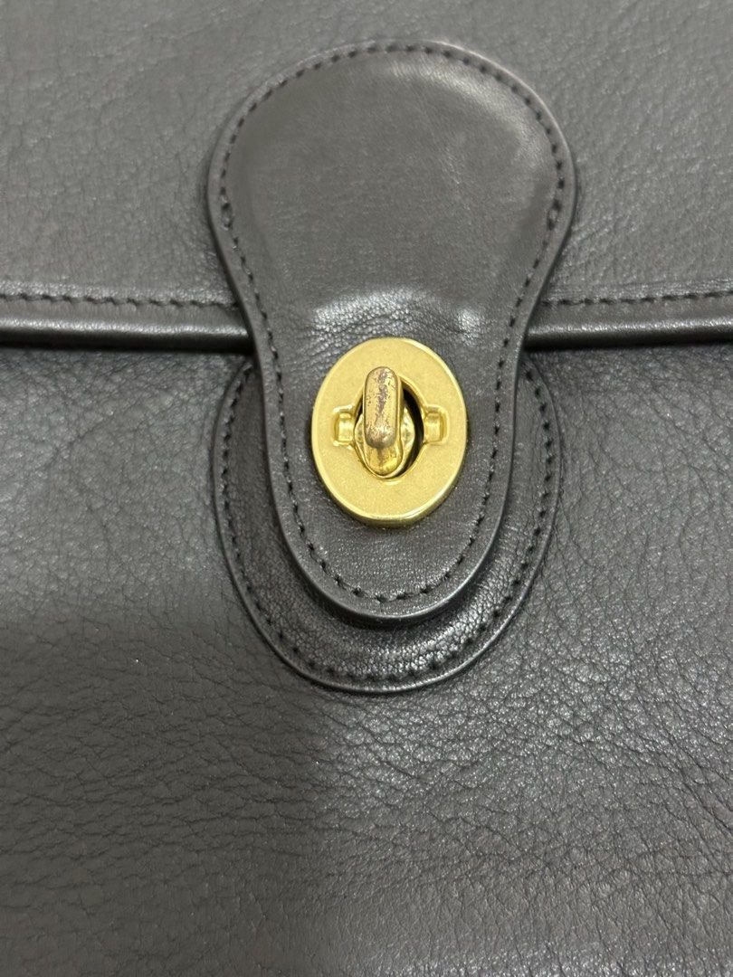 Vintage COACH 9927 WILLIS Black - No Shoulder Strap (Category: Luxury Bags & Wallets) located in Manila. Submitted by sandin2121 (Listing ID 1470634041, Image 2). Description: Brand : Coach Model : Willis Style No.: 9927 Country of Manufacture: Made in Chine Purchased in USA: Type: Vintage Coach - Signature turn-lock closure - Tanned Cowhide - Good condition Mode of Payment: Payment upon Meet-Up.