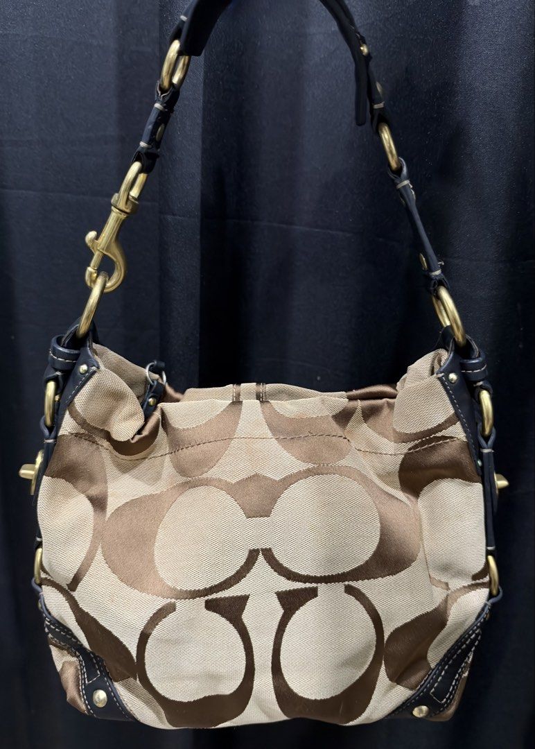 Vintage coach carly (Category: Shoulder Bags) located in Manila. Submitted by ms.cee_ (Listing ID 1470650258, Image 1). Description: DM FOR MORE DEETS..