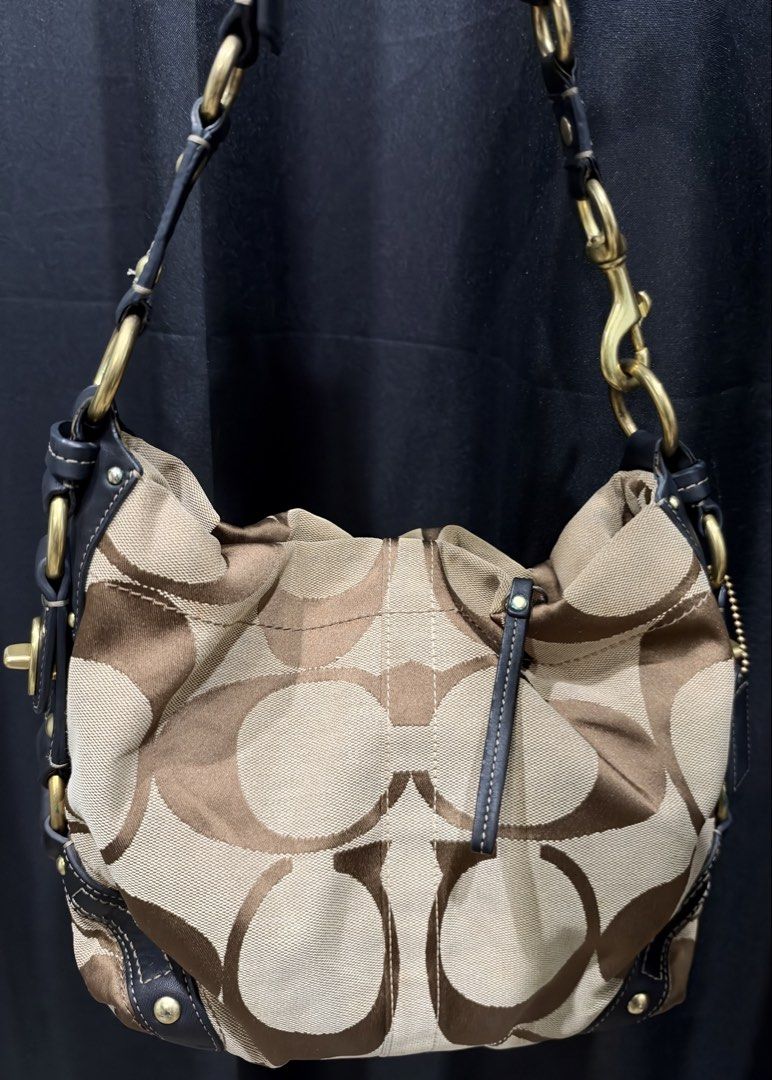 Vintage coach carly (Category: Shoulder Bags) located in Manila. Submitted by ms.cee_ (Listing ID 1470650258, Image 2). Description: DM FOR MORE DEETS..