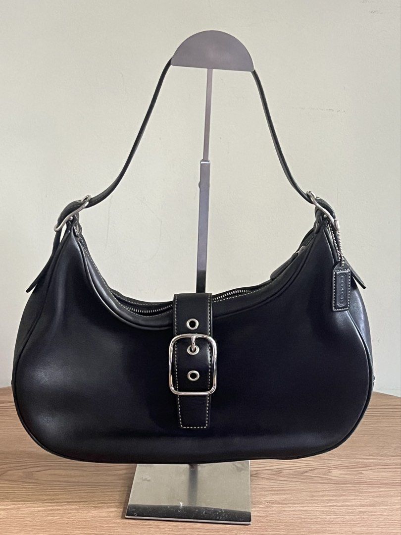 Vintage Coach Hamptons Hobo 7592 (Category: Luxury Bags & Wallets) located in Davao. Submitted by vaultexchange_ (Listing ID 1470742410, Image 2). Description: Authentic With minimal signs of use Ganda pa ng leather .