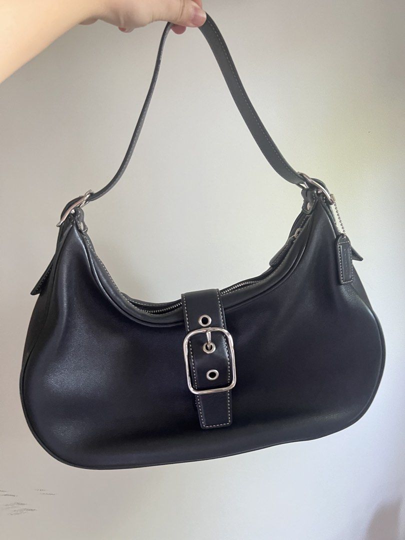 Vintage Coach Hamptons Hobo 7592 (Category: Luxury Bags & Wallets) located in Davao. Submitted by vaultexchange_ (Listing ID 1470742410, Image 1). Description: Authentic With minimal signs of use Ganda pa ng leather .