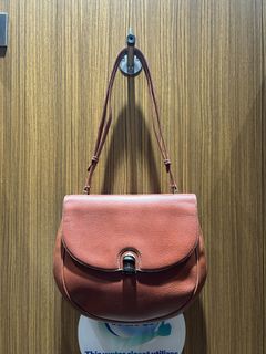 (Category: ) located in . Submitted by miss.manolos.closet (Listing ID 1470566786, Image 1). Description: .