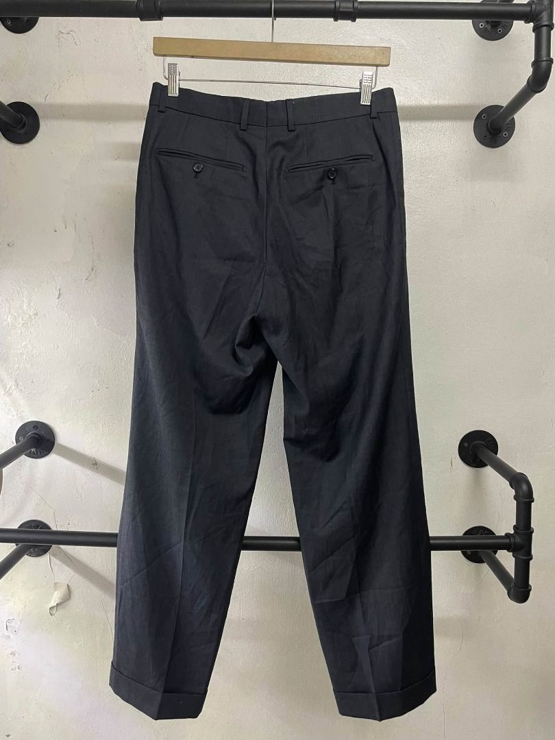 VINTAGE HUGO BOSS TROUSER PANTS (Category: Trousers) located in Caloocan City. Submitted by j3ngsanity (Listing ID 1470667860, Image 2). Description: ISSUE : 1 MALIIT NA RUB SA LIKOD SUPER LIIT AS NEW SIZE : 32x40.5x9.