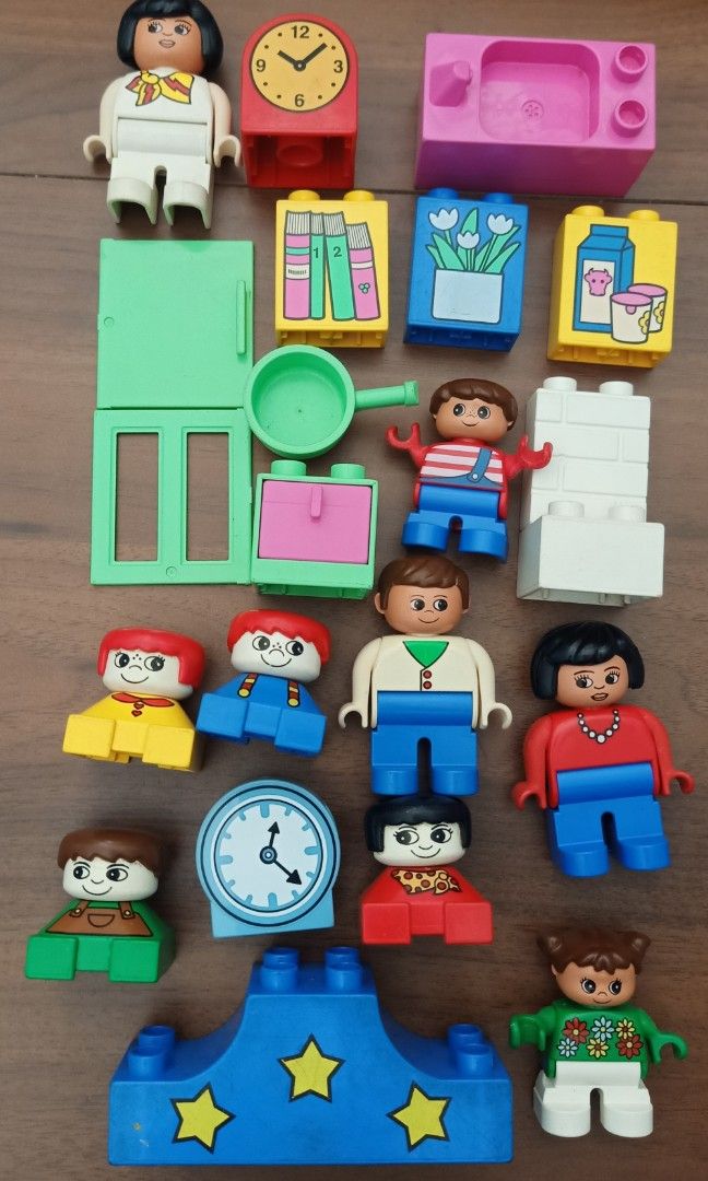 Vintage Lego Duplo (Category: Lego & Building Sets) located in Sorsogon. Submitted by divs4joy (Listing ID 1470593116, Image 3). Description: Lego Duplo vintage playhouse 1885❌❌❌❌ 👉 160pcs furniture+roof+others 👉 16pcs figures+animal 👉 with large green brick box. 👉 1pc 22x22 green baseplate 👉 as it is; WYSIWYG. 👉 see other photos for details..