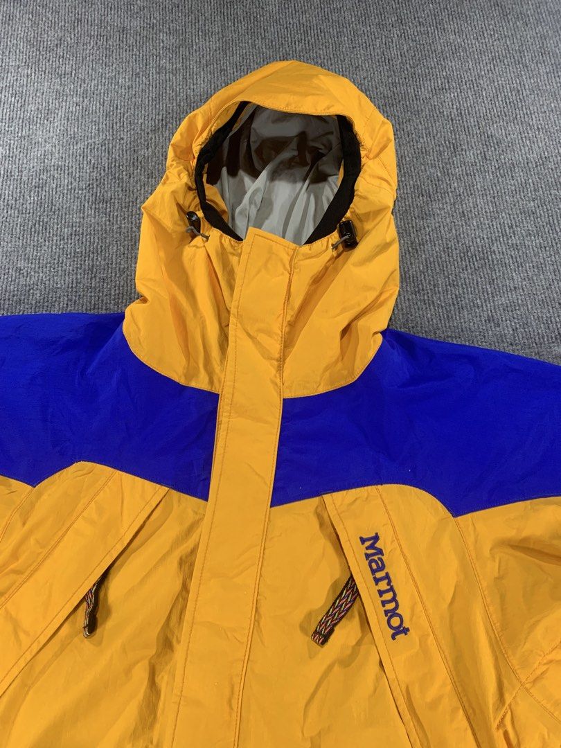 Vintage Marmot Gore-Tex (Category: Coats, Jackets and Outerwear) located in Dumaguete. Submitted by dailywear6200 (Listing ID 1470680485, Image 3). Description: Vintage Marmot Gore-Tex Fittings M-L Width 23 Length 28 Excellent condition .
