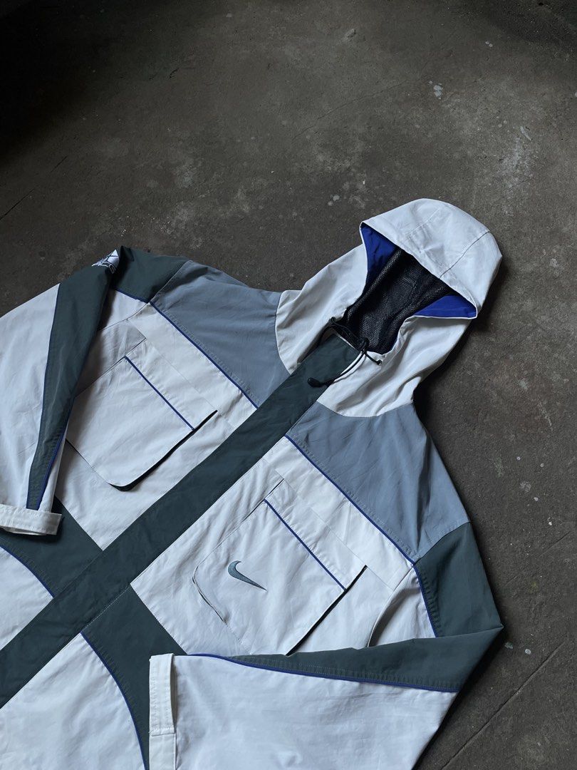 Vintage Nike ACG Color Block Ski Jacket (Category: Coats, Jackets and Outerwear) located in Santiago. Submitted by ace.stuff (Listing ID 1470629320, Image 2). Description: No issues In good conditions Embroidered Logo cool design Still in good condition for outdoor activities Large to XL fitting DM to purchase.
