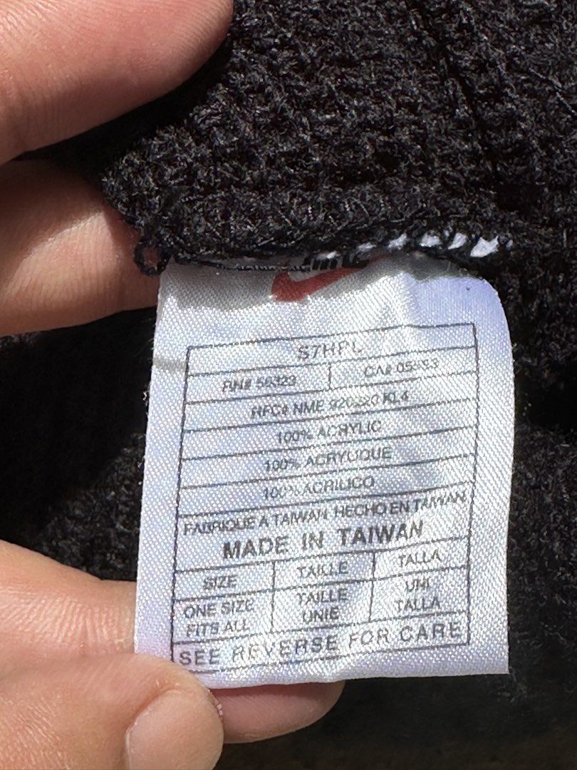 Vintage nike beanie (Category: Beanies) located in Manila. Submitted by wegotthrifts (Listing ID 1470599201, Image 2). Description: Solid condition.