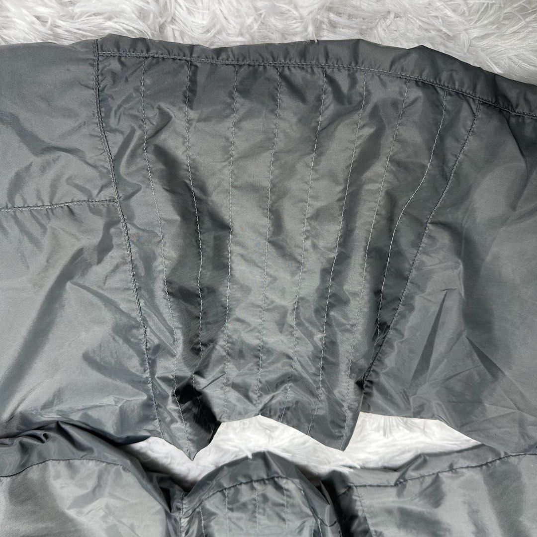 Vintage Nike Heavy-Tooth Zip Tech Trackpants (Category: Joggers) located in Mandaluyong City. Submitted by ikonicpieces (Listing ID 1470726048, Image 2). Description: Dimes: W: 30” - 35” L: 41” Front Rise: 12” Leg Hole: 7.5” Size on tag: M Color rate: 9/10 Condition: 9/10 Issue: Minimal stain MINE: 749 + SF 💳 PAYMENT: GCash / GoTyme 🚚 SHIPPING: J&T Payment first before shipping. 📍 PLEASE NOTE -Thrifted item. Please manage your expectations. -N