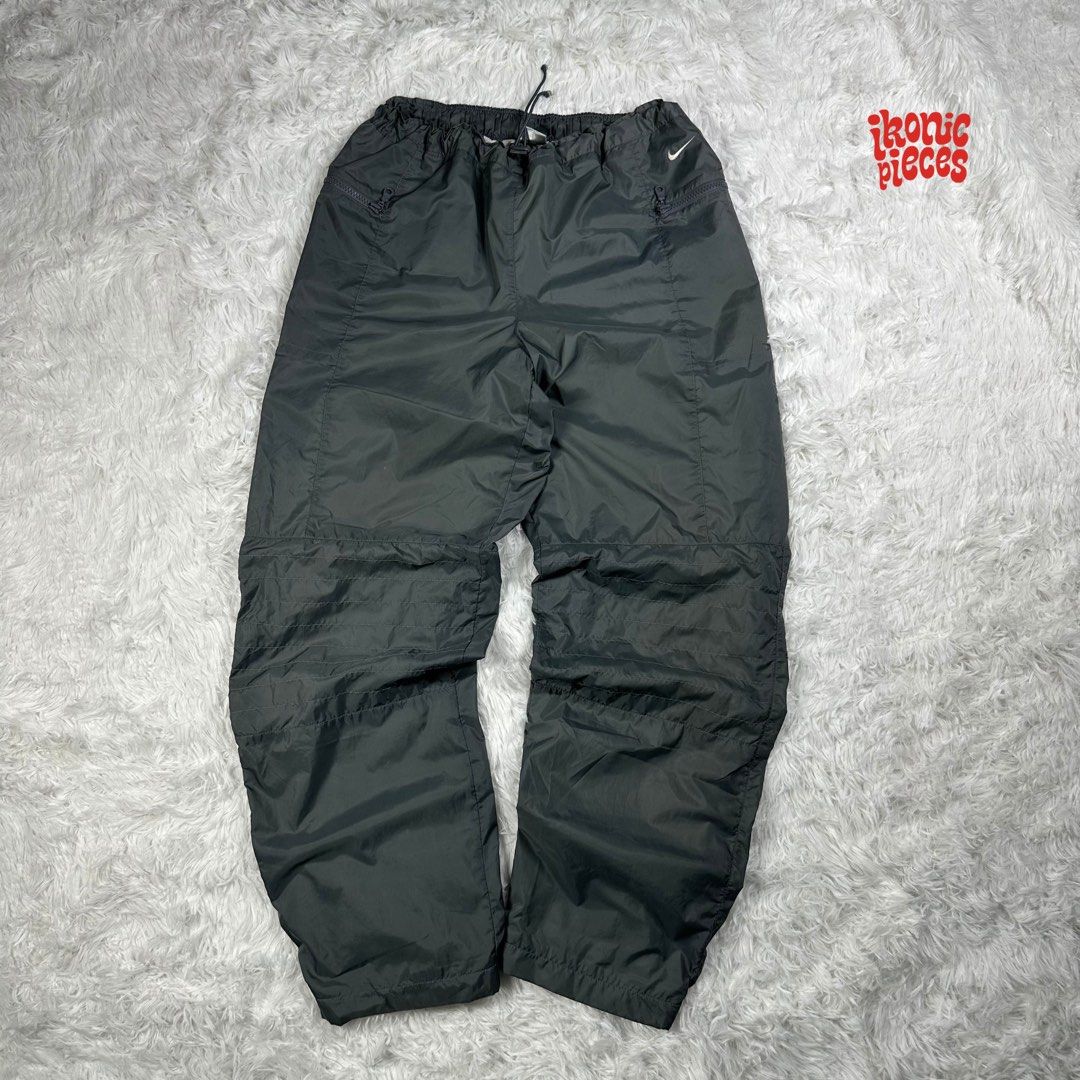 Vintage Nike Heavy-Tooth Zip Tech Trackpants (Category: Joggers) located in Mandaluyong City. Submitted by ikonicpieces (Listing ID 1470726048, Image 1). Description: Dimes: W: 30” - 35” L: 41” Front Rise: 12” Leg Hole: 7.5” Size on tag: M Color rate: 9/10 Condition: 9/10 Issue: Minimal stain MINE: 749 + SF 💳 PAYMENT: GCash / GoTyme 🚚 SHIPPING: J&T Payment first before shipping. 📍 PLEASE NOTE -Thrifted item. Please manage your expectations. -N