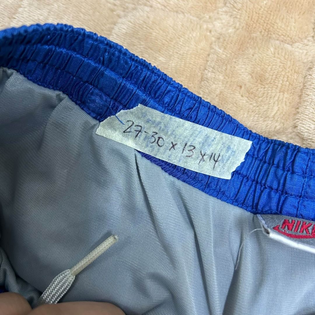 VINTAGE NIKE NYLON SHORT (Category: Shorts) located in Caloocan City. Submitted by j3ngsanity (Listing ID 1470666989, Image 3). Description: SIZE : 27-30x13x14 NO ISSUE.
