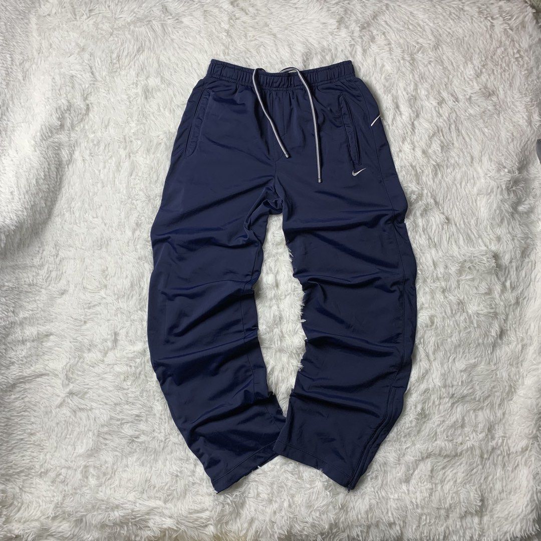 Vintage Nike Trackpants w/ Snap Pockets (Category: Joggers) located in Mandaluyong City. Submitted by ikonicpieces (Listing ID 1470725917, Image 2). Description: Dimes: W: 27” - 32” L: 41” Front Rise: 11.5” Leg Hole: 8” Size on tag: S (Fits S - M) Color rate: 9/10 Condition: 9/10 Issue: X MINE: 749 + SF 💳 PAYMENT: GCash / GoTyme 🚚 SHIPPING: J&T every Wed, Sat & Sun. Payment first before shipping. 📍 PLEASE NOTE -Thrifted item. Please manage you