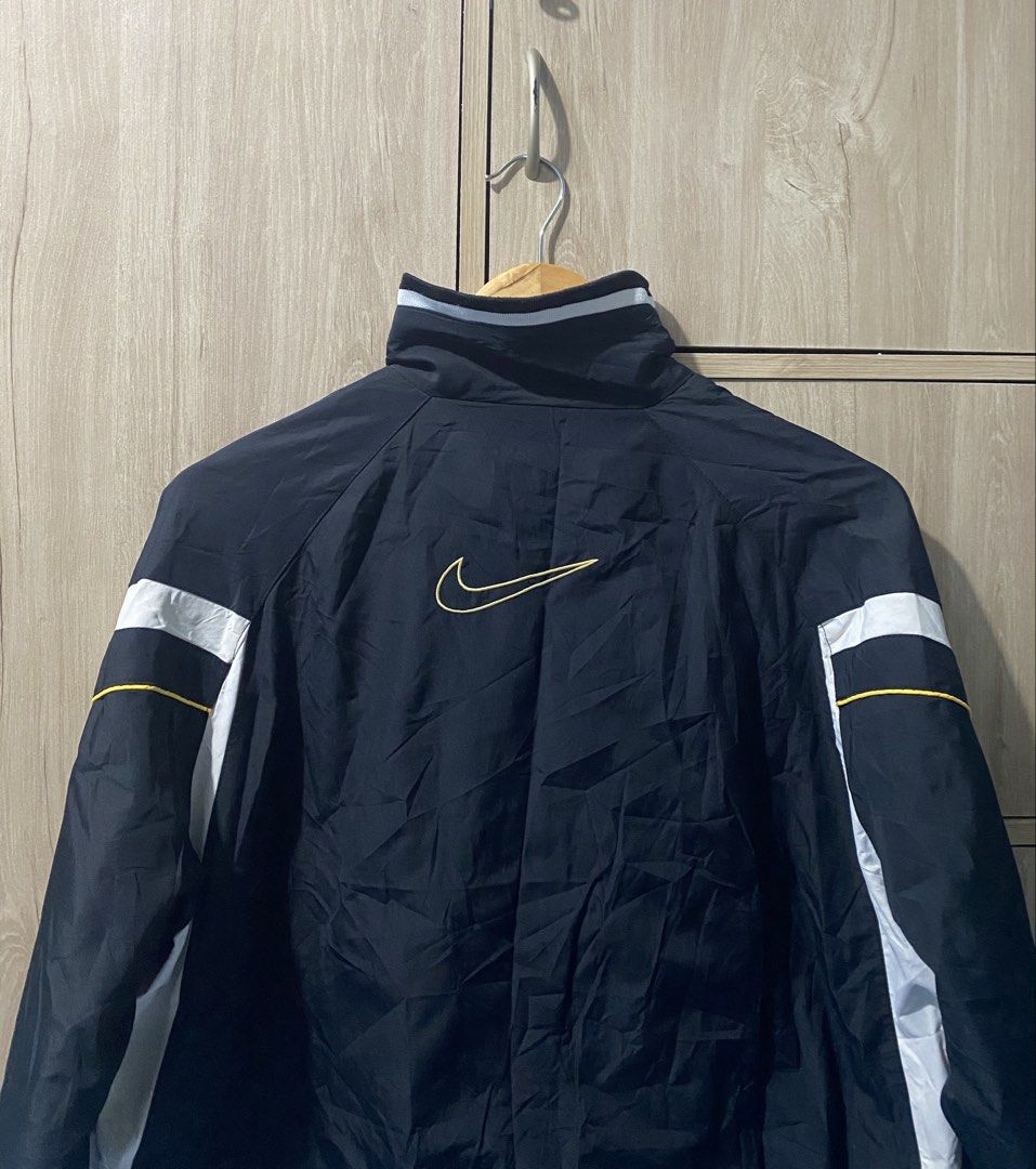Vintage Nike windbreaker jacket (Category: Coats, Jackets and Outerwear) located in Binan City. Submitted by rnj_affordable (Listing ID 1470728517, Image 3). Description: off/legit only no issue.