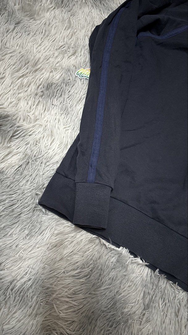 Vintage n*ke crewneck (Category: Coats, Jackets and Outerwear) located in Manila. Submitted by paulovenegaskalakal2020 (Listing ID 1470565284, Image 3). Description: For sale! Kalakal Vintage n*ke crewneck 2000's nike grey tag Embroidered Large- 20 width x 26 length inches Sleeves- 30.5 inches (neckline to ribbings) Good fade Sign of usage Good MINE 1,988 +sf.