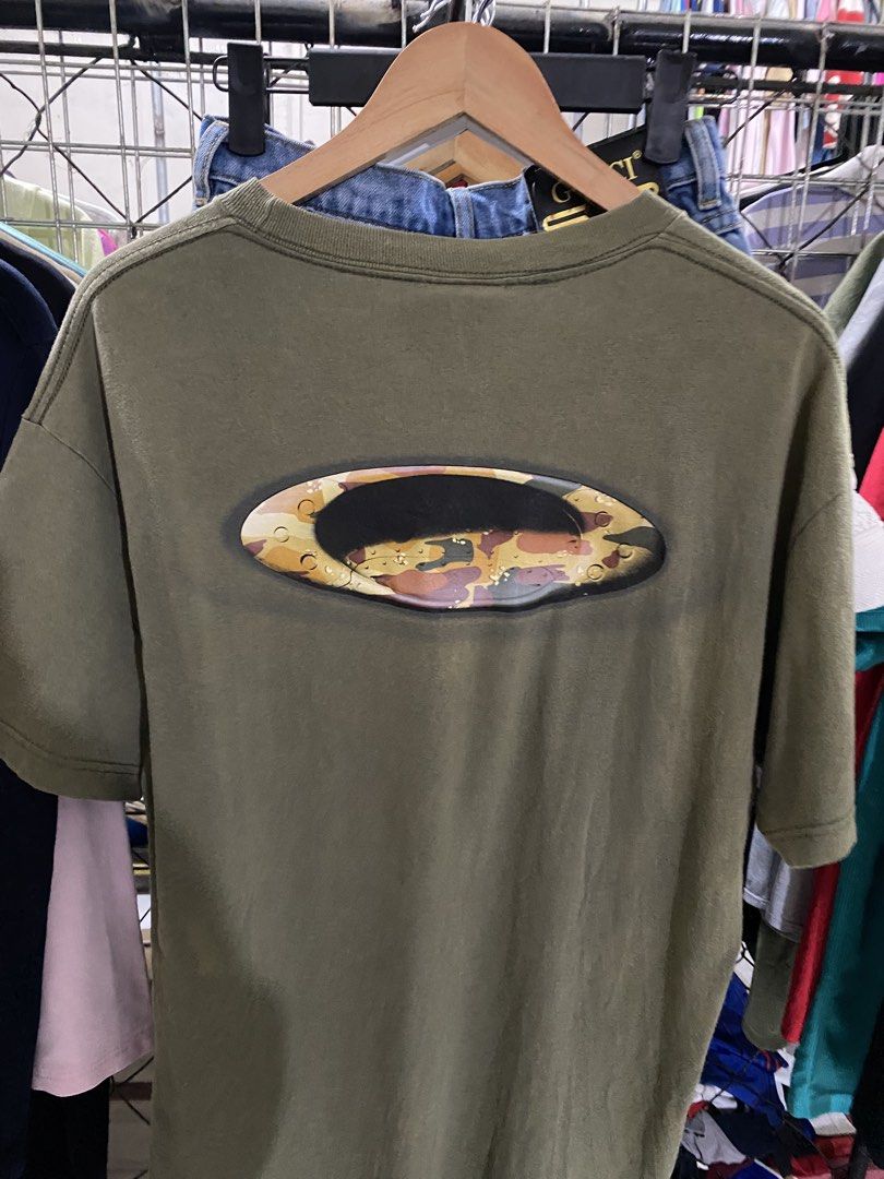 Vintage Oakley Software Red Tag (Category: Tshirts & Polo Shirts ) located in Palo. Submitted by izmjaki (Listing ID 1470704497, Image 2). Description: Excellent Condition No crackprints .