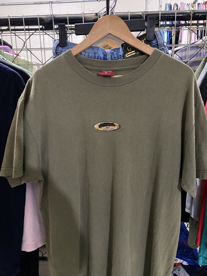 Vintage Oakley Software Red Tag (Category: Tshirts & Polo Shirts ) located in Palo. Submitted by izmjaki (Listing ID 1470704497, Image 1). Description: Excellent Condition No crackprints .