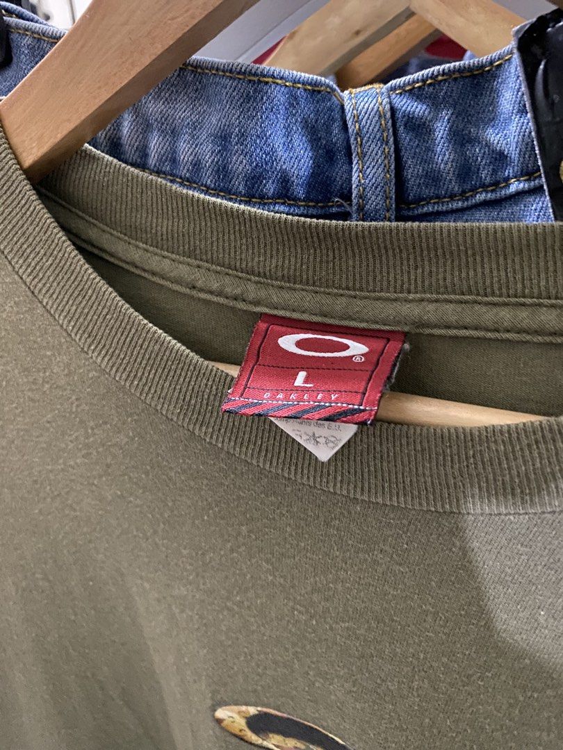 Vintage Oakley Software Red Tag (Category: Tshirts & Polo Shirts ) located in Palo. Submitted by izmjaki (Listing ID 1470704497, Image 3). Description: Excellent Condition No crackprints .