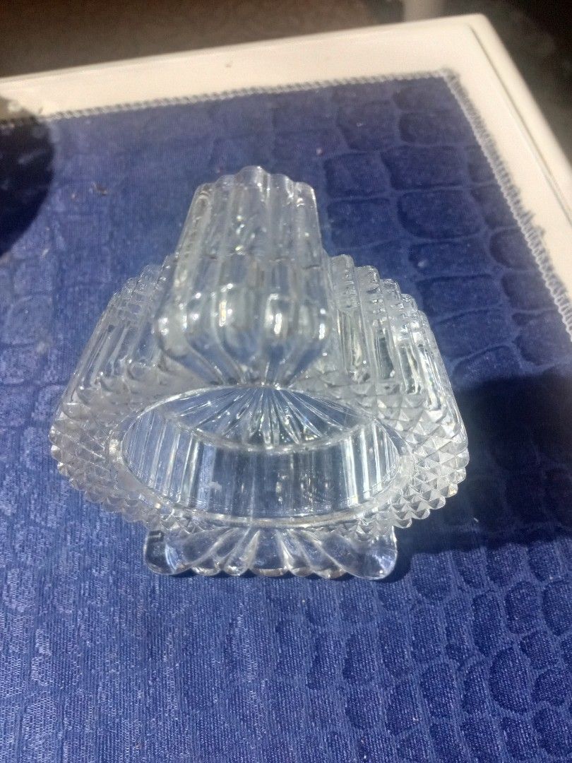 Vintage Ornate Lead Crystal Clock holder (Category: Clocks) located in Marikina City. Submitted by picker_seller17 (Listing ID 1470630618, Image 3). Description: Crystal Clock holder or shelf pedestral Laurel wreath design very rare! .