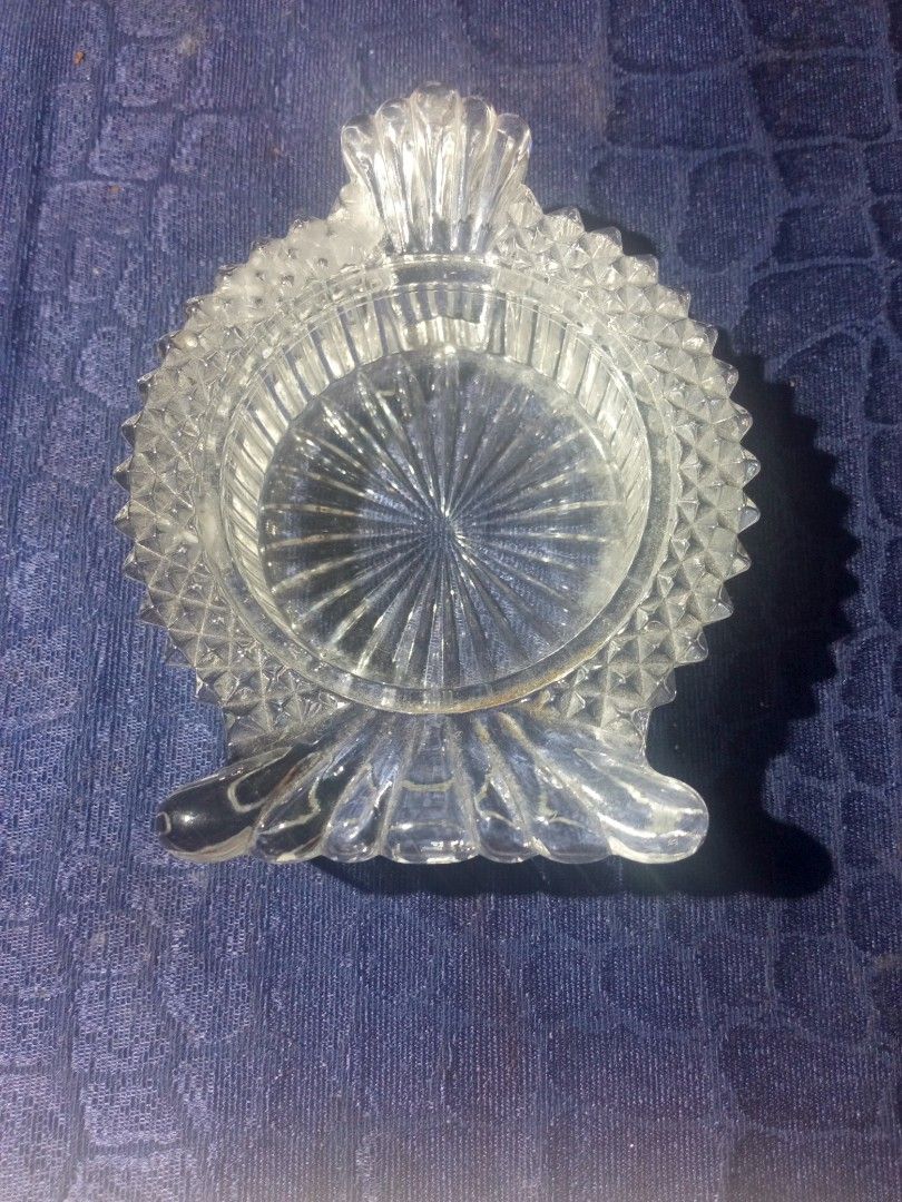 Vintage Ornate Lead Crystal Clock holder (Category: Clocks) located in Marikina City. Submitted by picker_seller17 (Listing ID 1470630618, Image 2). Description: Crystal Clock holder or shelf pedestral Laurel wreath design very rare! .