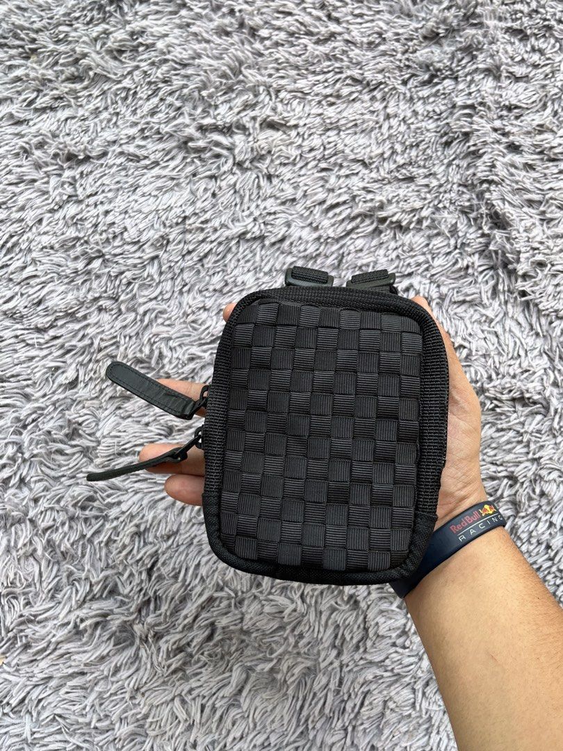 VINTAGE PORTER COLLECTOR MINI POUCH (Category: Belt bags, Clutches and Pouches) located in Dipolog. Submitted by janja2002 (Listing ID 1470712672, Image 1). Description: DEADSTOCK CONDITION💯💯.