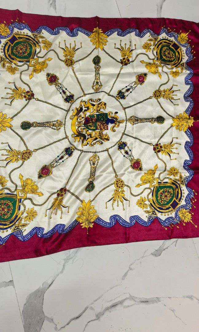 Vintage print large scarf (Category: Activewear) located in Tuguegarao City. Submitted by zenphoenix-7ad615 (Listing ID 1470616694, Image 3). Description: Pretty in actual Nice print Silk.