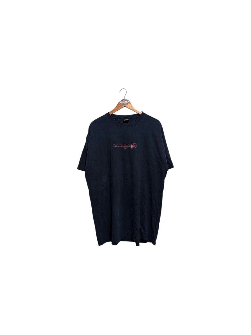 Vintage Quicksilver Shirt (Category: Tshirts & Polo Shirts ) located in Bauan. Submitted by onetwothrift2 (Listing ID 1470658089, Image 1). Description: Vintage Quicksilver Shirt Size: XL Dimes: L30 W25 Color rate: 9/10 Good condition No issue Mine: 600.