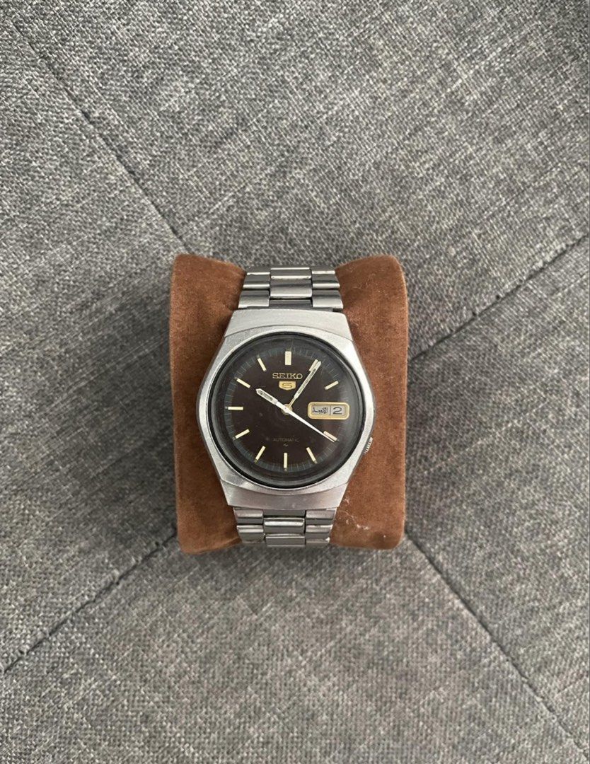 Vintage Seiko 7009 (Category: Men's Watches) located in Las Pinas. Submitted by jhersan24 (Listing ID 1470594693, Image 1). Description: Classic Seiko 5 Automatic Dial: Black Movements: 7009 Automatic Diameter: 37mm Conditions: 9/10 ISSUE: Hindi Accurate Need Service Inclusion: Replacement Box Loc: Las Piñas/Pasay.