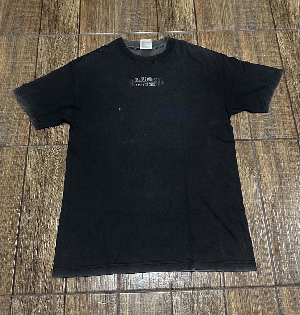 VINTAGE TEE (Category: Shirts) located in Manila. Submitted by urban.vintage (Listing ID 1470595784, Image 1). Description: ISSUE: NONE (NEED WASH) MOP :GCASH (NO COD) SHIP VIA: LALAMOVE & J&T LOCATION: PASIG CITY LENGTH: 27 WIDTH :21.