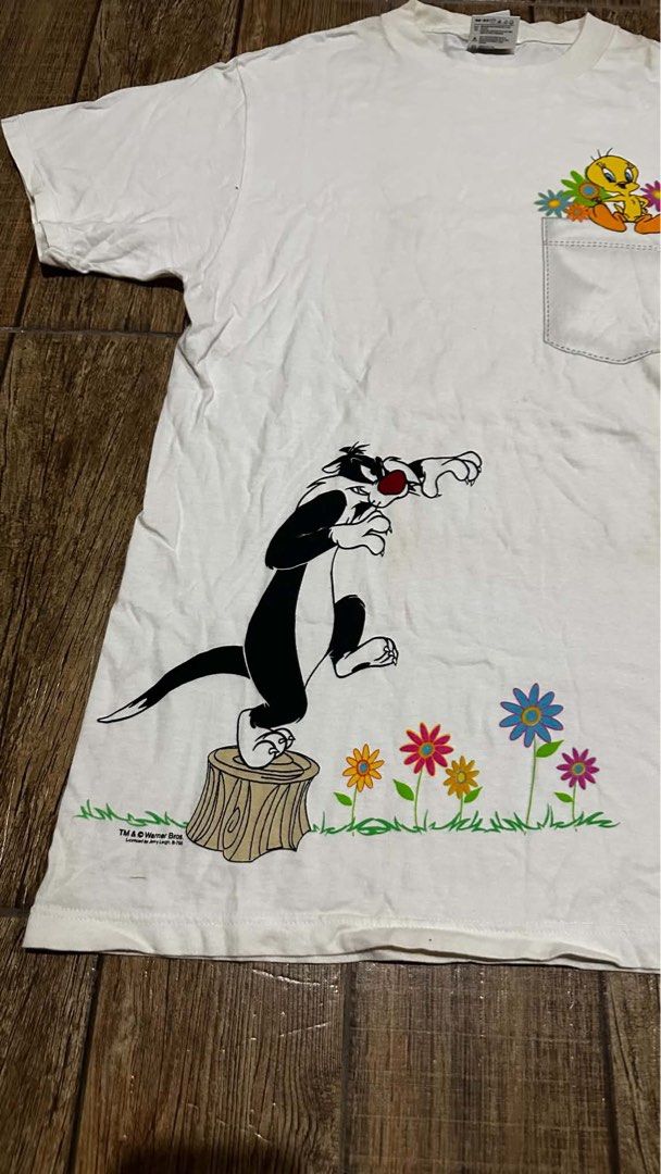VINTAGE TSHIRT (Category: Shirts) located in Manila. Submitted by urban.vintage (Listing ID 1470595313, Image 2). Description: ISSUE: NONE (NEED WASH) MOP :GCASH (NO COD) SHIP VIA: LALAMOVE & J&T LOCATION: PASIG CITY LENGTH: 31 WIDTH :20.