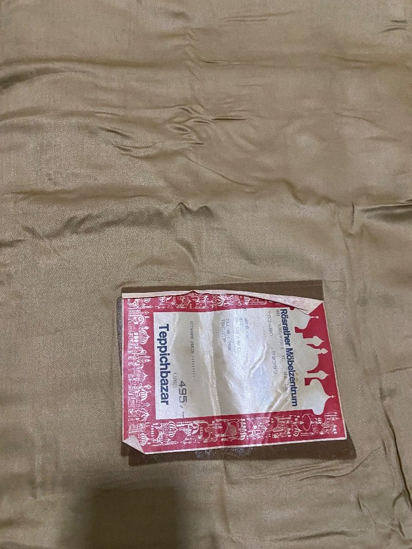 Vintage Wall Tapestry 100x80cm (Category: Wall Decor) located in Arayat. Submitted by arayat2012 (Listing ID 1470629073, Image 3). Description: - Size: 100 x 80 cm - Condition: vintage original store tag attached from Rösrather Möbelzentrum Germany - Features: ready to hang instantly - Perfect for adding a touch of vintage elegance to your living room or bedroom.