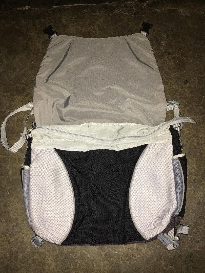 vintage Y2K Adidas tech messenger/sling bag (Category: Sling Bags) located in Quezon City. Submitted by thriftyzx (Listing ID 1470710075, Image 3). Description: vintage Y2K Adidas tech messenger/sling bag condition: 9.5/10 Excellent Condition No issue Working all zipper walang himulmul 1800 Freeshipping Location: QC.