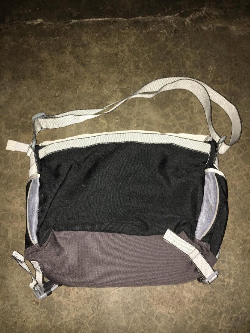 vintage Y2K Adidas tech messenger/sling bag (Category: Sling Bags) located in Quezon City. Submitted by thriftyzx (Listing ID 1470710075, Image 2). Description: vintage Y2K Adidas tech messenger/sling bag condition: 9.5/10 Excellent Condition No issue Working all zipper walang himulmul 1800 Freeshipping Location: QC.