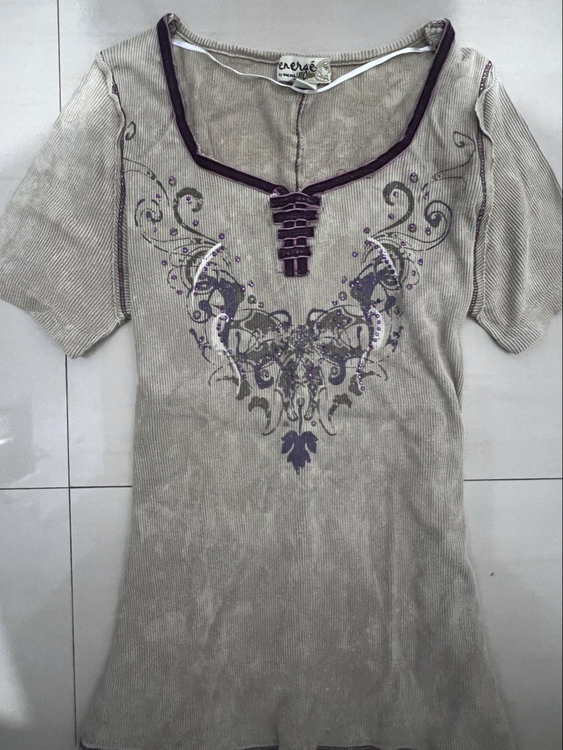 vintage y2k grunge ribbed graphic tee (Category: Shirts) located in Caloocan City. Submitted by guaconerva97479 (Listing ID 1470731082, Image 3). Description: - Brand: Energé - Color: Greyish taupe with purple contrast trim - Details: Ribbed texture, intricate purple & white graphic print, rhinestone embellishments - Fit: Slim fit, short sleeves - Style: Y2K / Indie sleaze aesthetic, great layering basic.