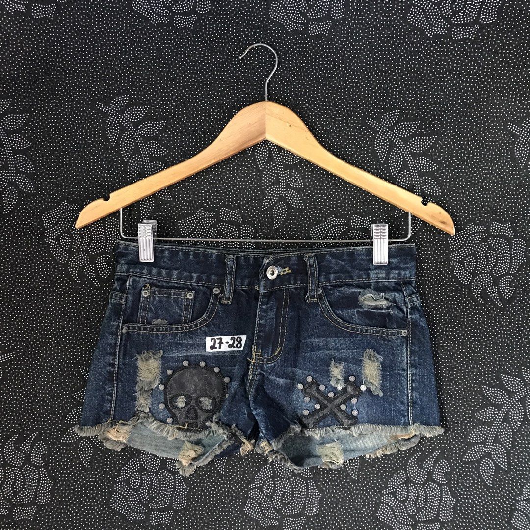 Vintage y2k Shorts (Category: Vintage Collectibles) located in Dagupan City. Submitted by acelapprl (Listing ID 1470664005, Image 3). Description: .