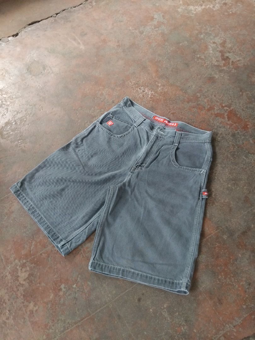 Vintage Y2K-era JNCO carpenter (Category: Shorts) located in Nabua. Submitted by newstar-416107 (Listing ID 1470684942, Image 2). Description: Dimes: 32x25 Issue: no butones but good condition .