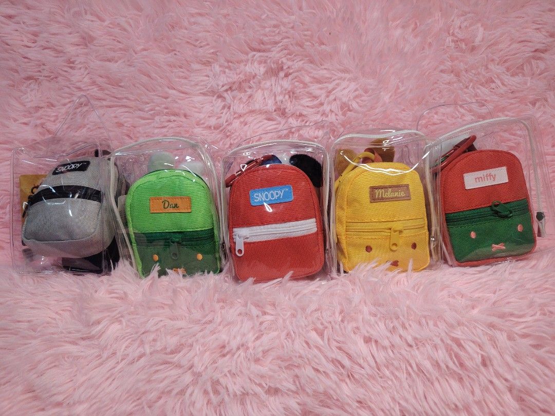 VIPO X Peanuts Backpack Set Plush Keychain (Category: Plushies & Soft Toys) located in Mandaluyong City. Submitted by twovv (Listing ID 1470559846, Image 2). Description: VIPO X Peanuts Backpack Set Plush Keychain ✔️ BRANDNEW ✔️ ORIGINAL 💯 ✔️ BELOW SRP. ORIGINAL PRICE : 1299.75 ₱600 ONLY! PERFECT FOR GIFT ‼️.