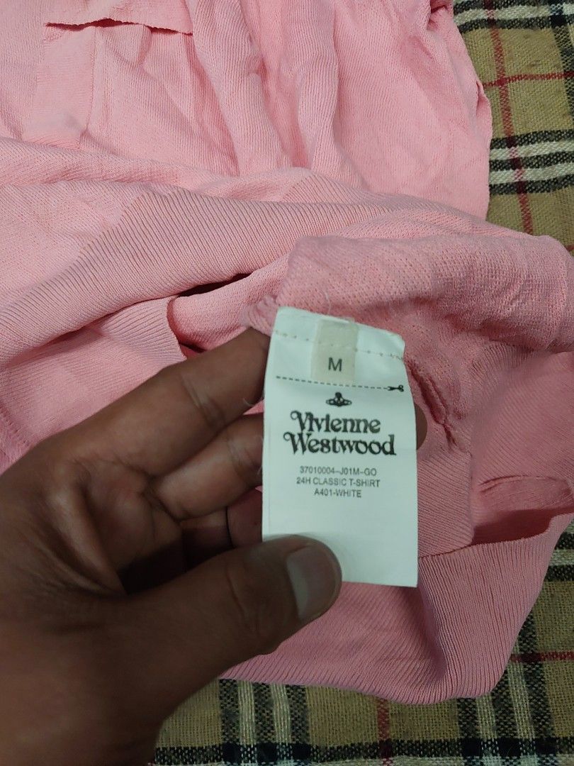 Vivienne Westwood knitted (Category: Sleeveless) located in Polomolok. Submitted by warmfire.3185dd (Listing ID 1470697206, Image 2). Description: .