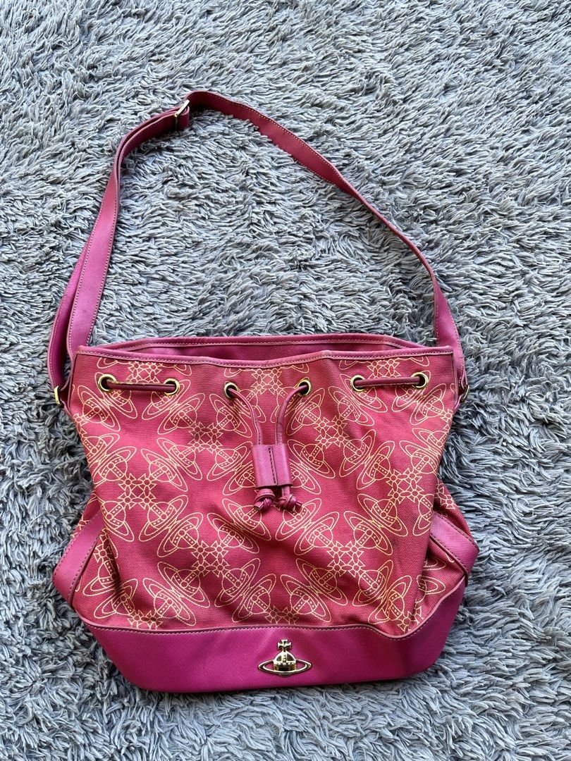 VIVIENNE WESTWOOD SLINGBAG (Category: Tote Bags) located in Dipolog. Submitted by janja2002 (Listing ID 1470698153, Image 2). Description: ISSUE SLING .