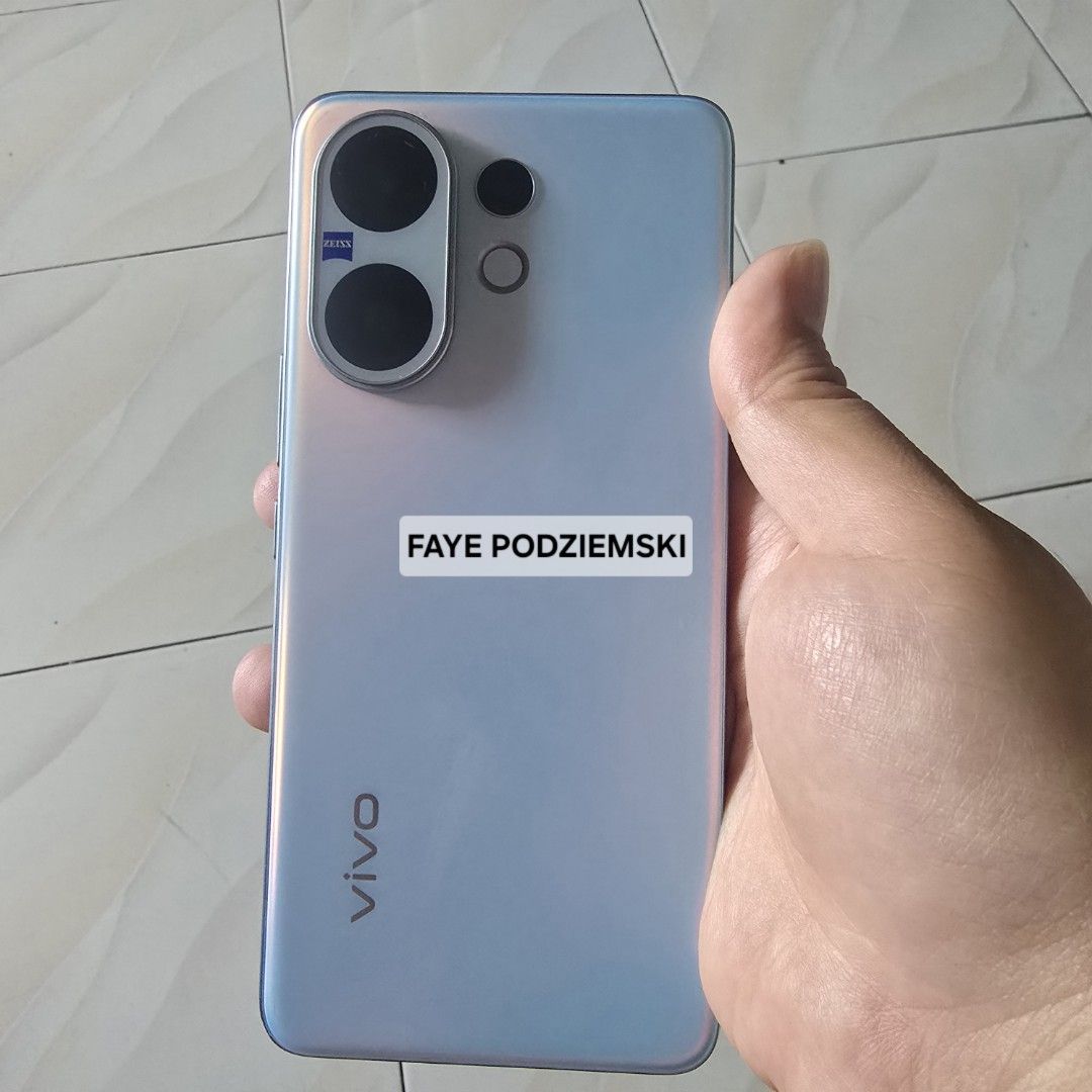 Vivo V60 256gb (Category: Vivo) located in San Jose del Monte. Submitted by podzgaming (Listing ID 1470561748, Image 1). Description: WTS: Vivo V60 16,000 PHP Last price, huwag nang baratin. Will not entertain low ball offers. Makinis na makinis. Walang issue. Inclussions: - Box - Charger adaptor, wala ng chord. Meet-up: - VTC Sampol - SM SJDM - Starmall SJDM.