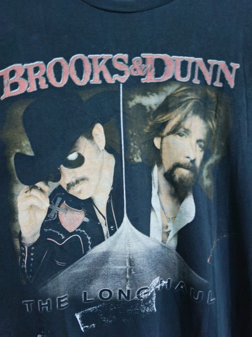 Vntg Brooks & Dunn Tour 2006 (Category: Tshirts & Polo Shirts ) located in Taguig. Submitted by thriftedminds (Listing ID 1470706463, Image 3). Description: Item: Vintage Brooks & Dunn (The Long Haul Country Music Concert Tour 2006)🔥 ‎Size: OPT Brooks & Dunn (XL) ‎Width: 22.5 ‎Length: 29.5 ‎Condition: Excellent ‎Issue: Paint Stain DM to purchase 📩.