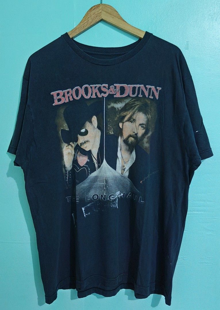 Vntg Brooks & Dunn Tour 2006 (Category: Tshirts & Polo Shirts ) located in Taguig. Submitted by thriftedminds (Listing ID 1470706463, Image 1). Description: Item: Vintage Brooks & Dunn (The Long Haul Country Music Concert Tour 2006)🔥 ‎Size: OPT Brooks & Dunn (XL) ‎Width: 22.5 ‎Length: 29.5 ‎Condition: Excellent ‎Issue: Paint Stain DM to purchase 📩.