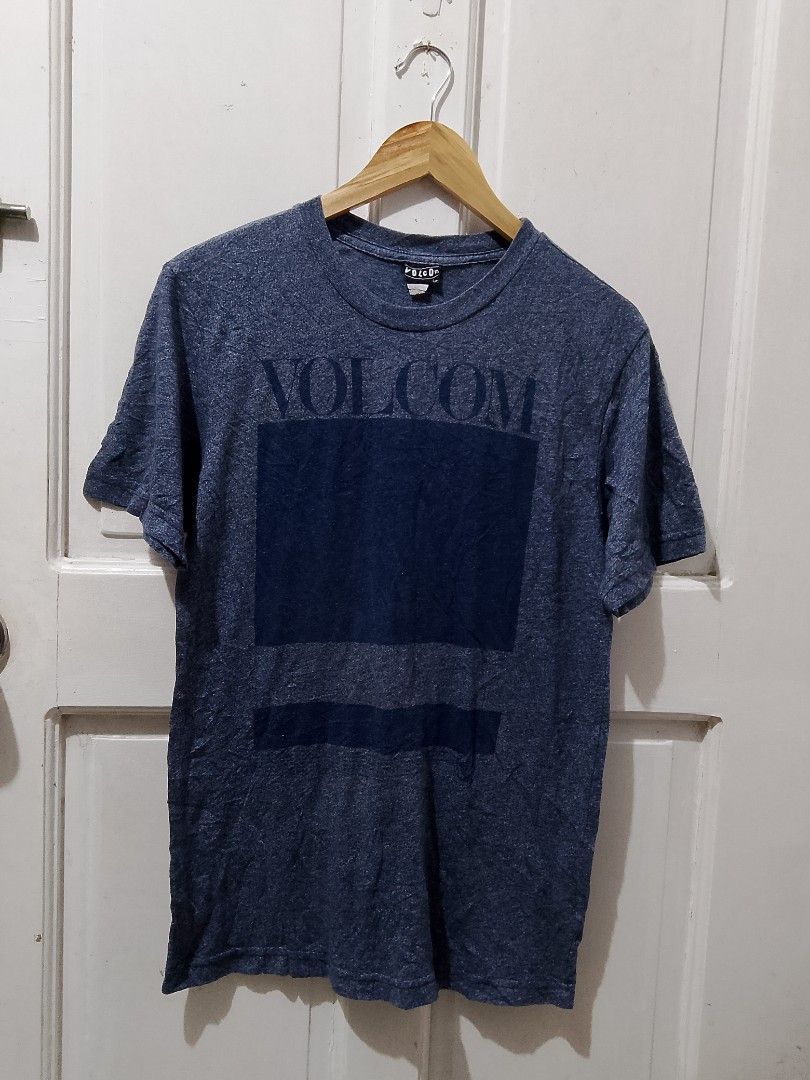 Volcom Blue Graphic Tee Size S (Category: Tshirts & Polo Shirts ) located in Caloocan City. Submitted by wirlynbina94604 (Listing ID 1470681207, Image 1). Description: - Brand: Volcom - Size: S - Color: Heather blue - Design: Bold chest logo with square and stripe graphic - Neckline: Crew neck - Style: Comfortable casual wear for everyday use.