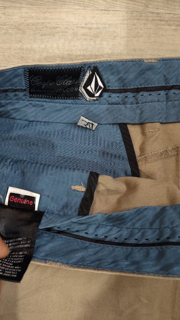 Volcom Chino Shorts Beige 34 x 22 (Category: Shorts) located in Quezon City. Submitted by truedeer_cda94c (Listing ID 1470602860, Image 3). Description: - Brand: Volcom - Style: Chino shorts - Color: Neutral beige with blue pocket lining - Details: Classic front button closure, belt loops, dual front hand pockets, dual back welt pockets - Branding: Embroidered Volcom stone logo on lower left leg and inner waistband - Condition: Great casual wear 