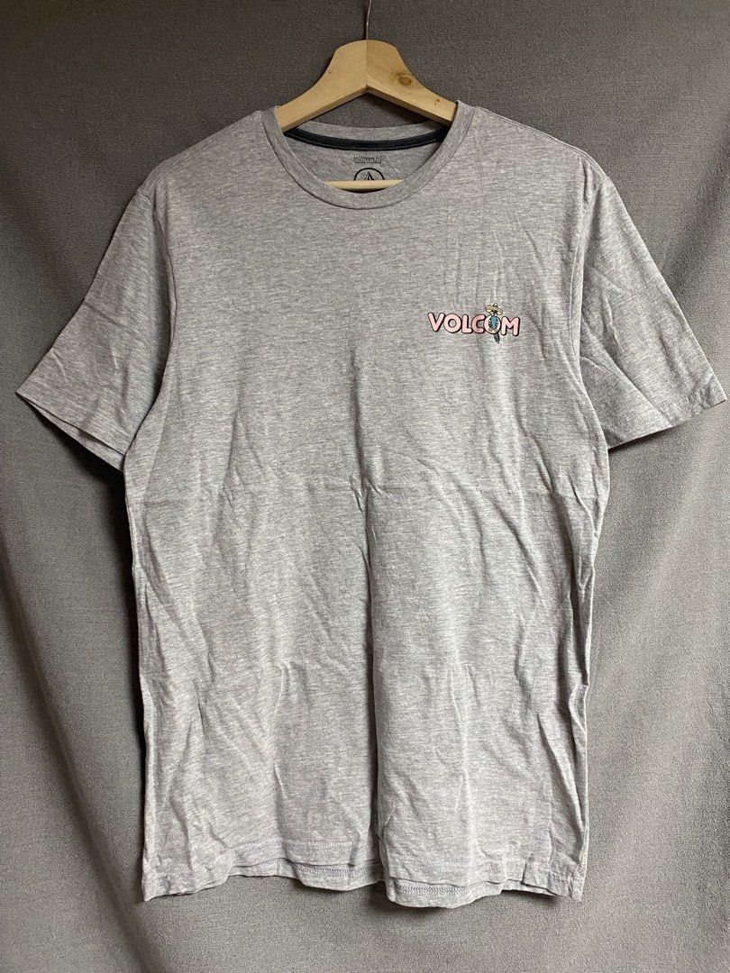 Volcom Stone Shirt (Category: Tshirts & Polo Shirts ) located in Cabuyao City. Submitted by ukaythriftshirt (Listing ID 1470676103, Image 1). Description: Volcom Stone Shirt Excellent Condition Small on tag but fit to medium to semi large Dimes 19-28 Color rate 9/10 Issue minimal pinhole sa armfit not visible when worn check last pic - 350.