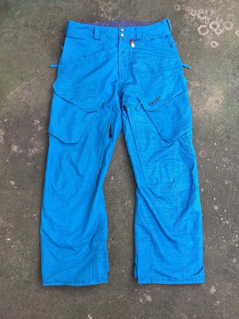Volcom TDS Thermal Defense System Snowboard Pants Blue (Category: Jeans) located in Mangaldan. Submitted by manuelingalla_3rd (Listing ID 1470580773, Image 1). Description: - Brand/Model: Volcom TDS Snow Pants - Color: Bright blue with red and black Thermal Defense System lining - Features: Multiple cargo pockets, zippered vents, and adjustable waist tabs - Protection: Inner snow gaiters at the cuffs to keep snow out - Condition: Clean and ready 
